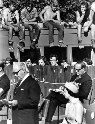 Workmen Overlooking the Royal Party in the Grounds of Parliament, Wellington