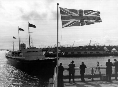 HMV Britannia arrives in Auckland