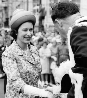 The Queen with Mayor Frank Kitts, Wellington