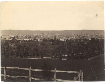 PHOTOGRAPHER UNKNOWN Adelaide (Sudaustralien): Ansicht der Stadt dem Montefiore Hill aus (Adelaide from Montefiore Hill)