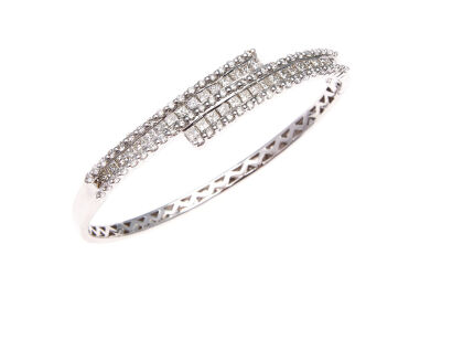 18ct Diamond Crossover Bangle