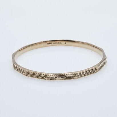 9ct Engraved Bangle 