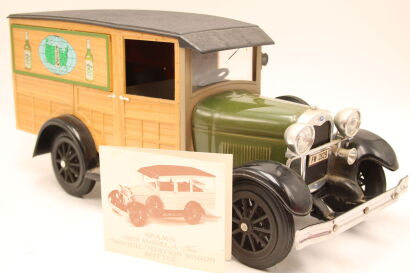 (1) Jim Beam 1929 Ford Model A Woody Wagon Station Wagon Decanter