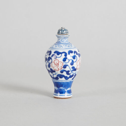 A Chinese Blue and White Snuff Bottle (Zhen Wan Mark)