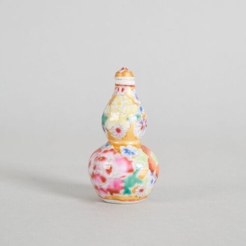 A Chinese Famille Rose Double-Gourd Snuff Bottle (Yongzheng Nian Zhi Mark)