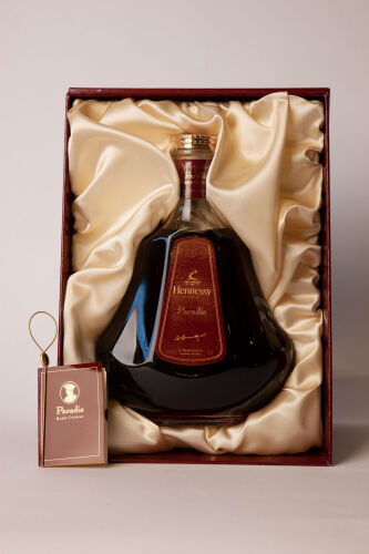 (1) Hennessy Paradis Cognac 700ml, 40 % abv (GB)