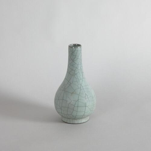 A Chinese Crackle-glazed Bottle Vase