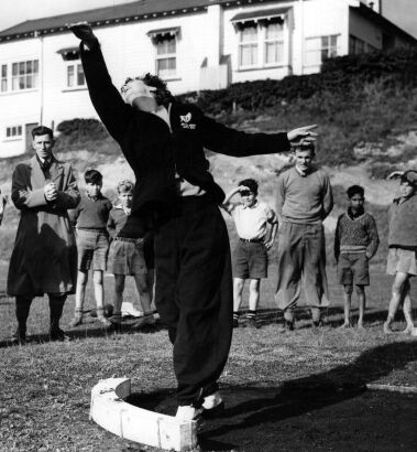 New Zealand track and field star Yvette Williams, 1952