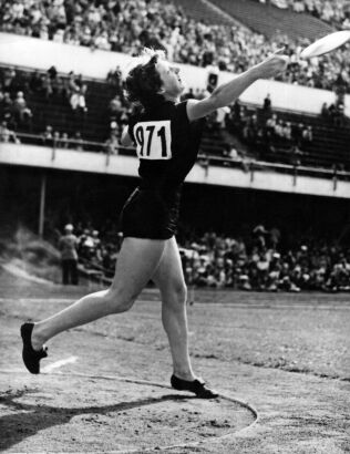 New Zealand's Yvette Williams flings the discus during the qualifying round at the Helsinki Olympics, 1952