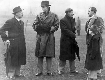 Famous athletes Joe Binks, A.G. Pilbron, Jack Lovelock, and B.G. Rudd meet at the Oxford University Athletic Club, 1937
