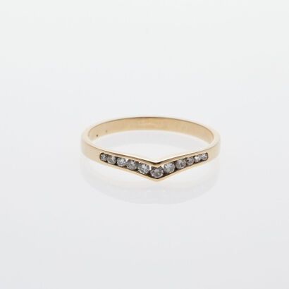 18ct Chevron Diamond Band