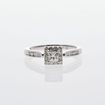 18ct White Gold Diamond Cluster Ring