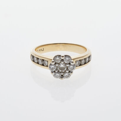 18ct Cluster Diamond Ring