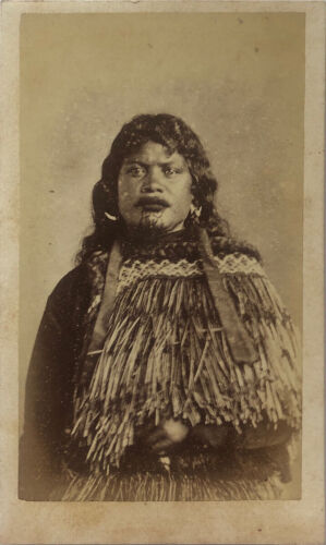 SAMUEL CARNELL Carte de Visite of a Māori Woman