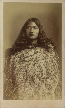 SAMUEL CARNELL Carte de Visite of a Māori Woman