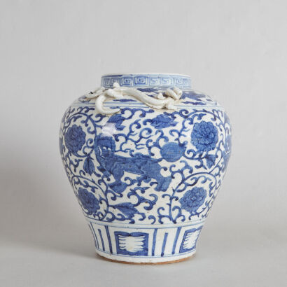 A Chinese Ming-style Blue and White 'Qinlin' Jar