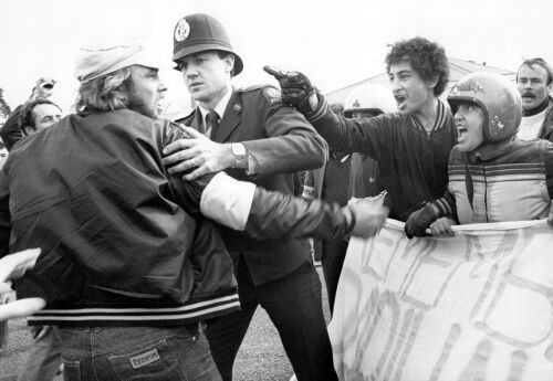 Police officer breaks up scuffle between pro and anti-tour demonstrators