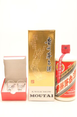 (1) 2016 Kweichow Moutai with 2 glass (GB) 2016年产飞天牌茅台酒