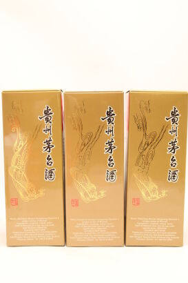(3) 2019 Kweichow Moutai with 2 glass (GB) 2019年产飞天牌茅台酒