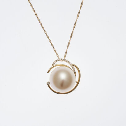 18ct Large Cultured South Sea Pearl Necklace