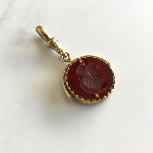 9ct Onyx and Carnelian Swivel Fob