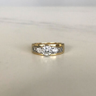 18ct Gold and Diamond Ring