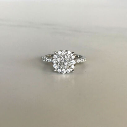 18ct Diamond Cluster Ring