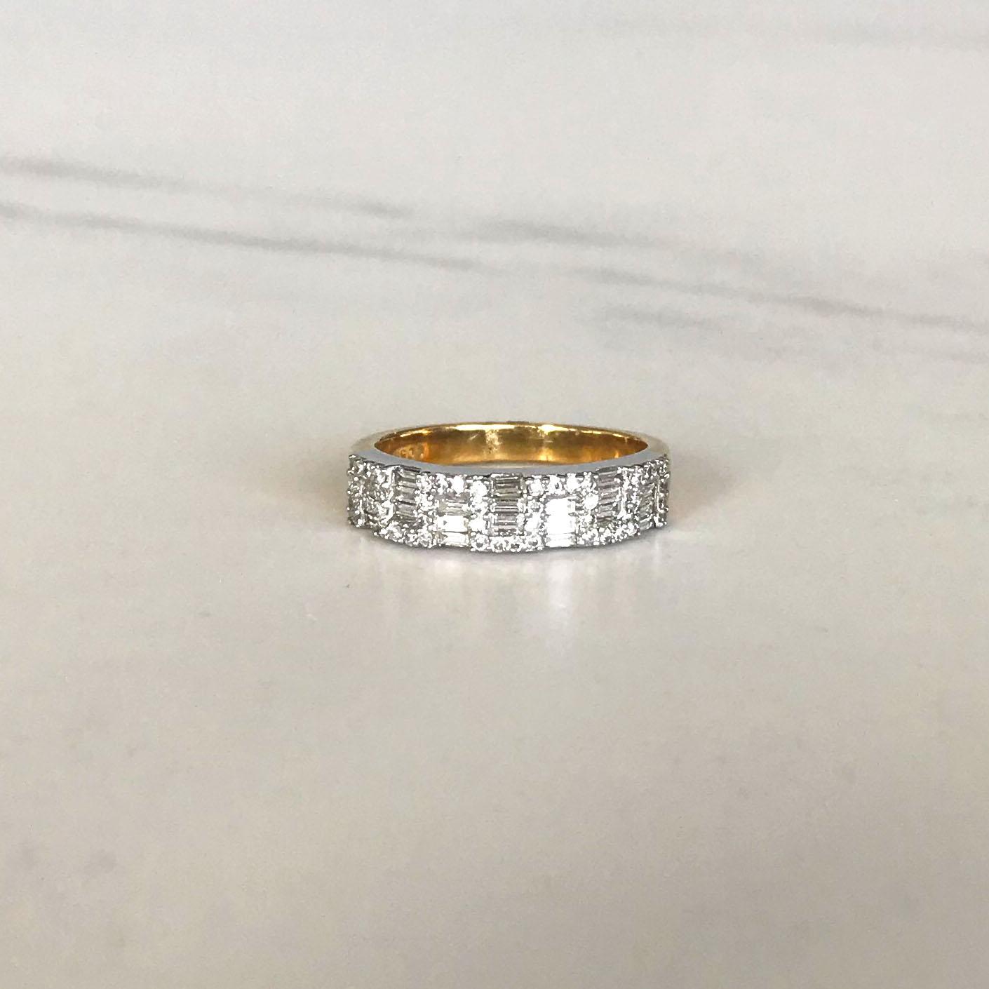 18ct Baguette and Round Brilliant Cut Diamond Ring