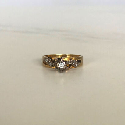 18ct Gold and Diamond Ring