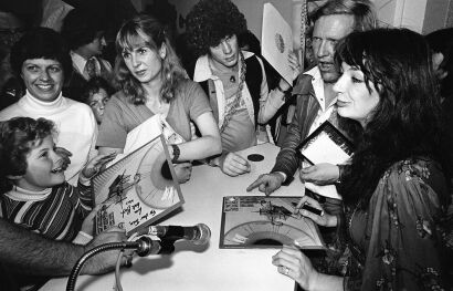 Kate Bush - The Record Warehouse, Auckland October 1978