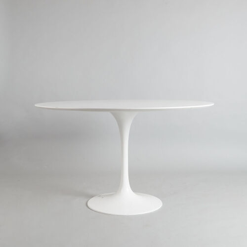 A Tulip Style Dining Table&nbsp;