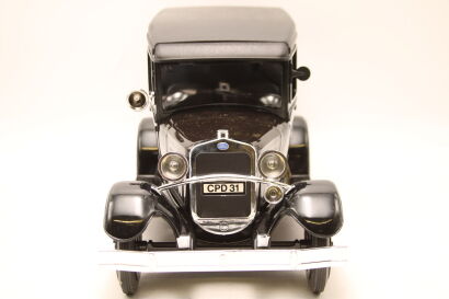 (1) Jim Beam Police Department Paddy Wagon Decanter (GB)