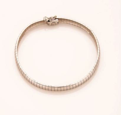 An 18ct White Gold Italian Flexible Link Bracelet