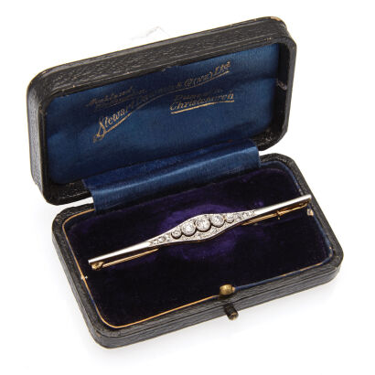 An 18ct White Gold and Platinum Art Deco Diamond Brooch 