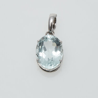 18ct White Gold Aquamarine Pendant