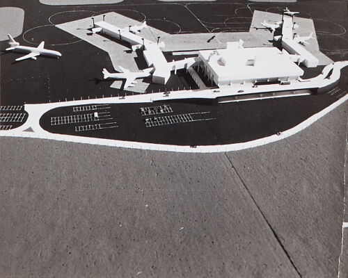 PRESS PHOTOGRAPHER Model of Auckland Airport