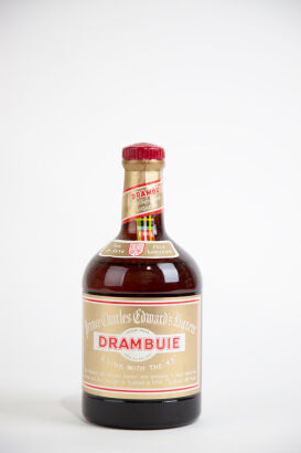 *(1) Drambuie 23/32 quart c1980s, 37.5% abv