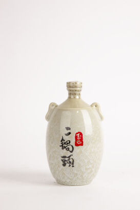 (1) 2006 Yusan Erkuotou 750ml in Ceramic Decanter, Taiwan, 54% abv 