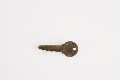 9ct Key Brooch