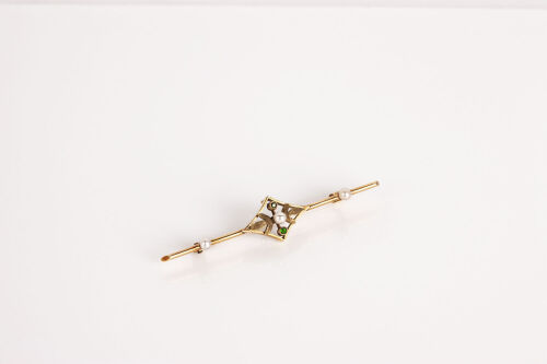 15ct Emerald and Seed Pearl Brooch