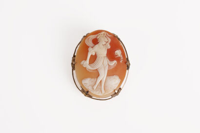 A 9ct Cameo Brooch