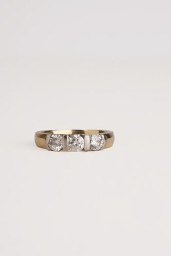 18ct Diamond Ring