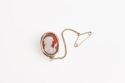 A 9ct Cameo Brooch