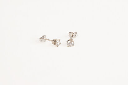 A Pair of 0.80ct Diamond Stud Earrings