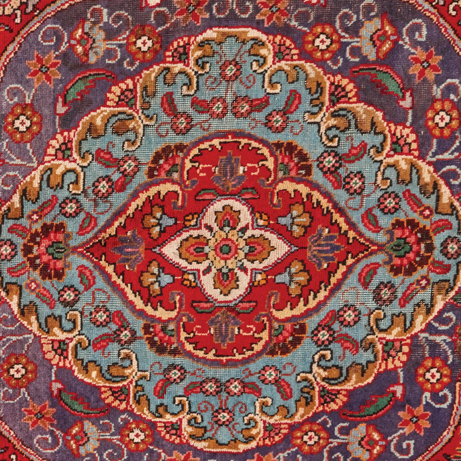 A Large Kashan Persian Carpet - Price Estimate: $1600 - $2400