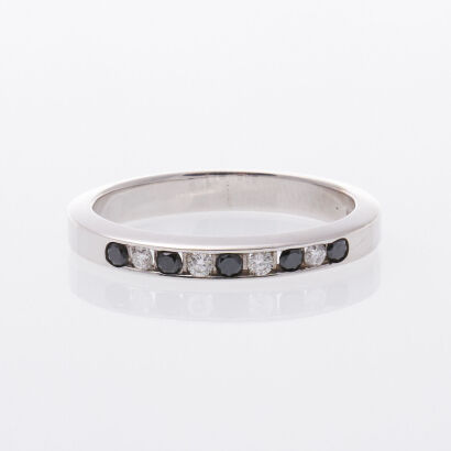 9ct Black and White Diamond Band