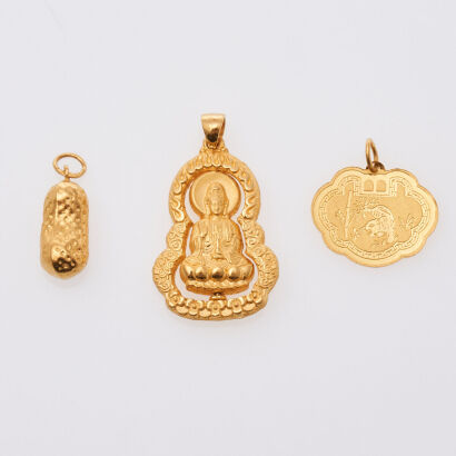 Group of 22-24ct Gold Pendants