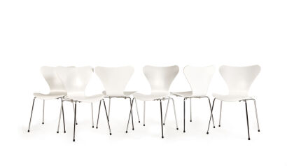 Six Arne Jacobsen 3107 Chairs in White