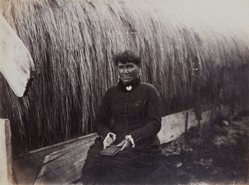 PHOTOGRAPHER UNKNOWN Guide Sophia Hinerangi
