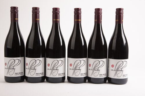 (6) 2010 Mt Difficulty Pinot Noir, Central Otago